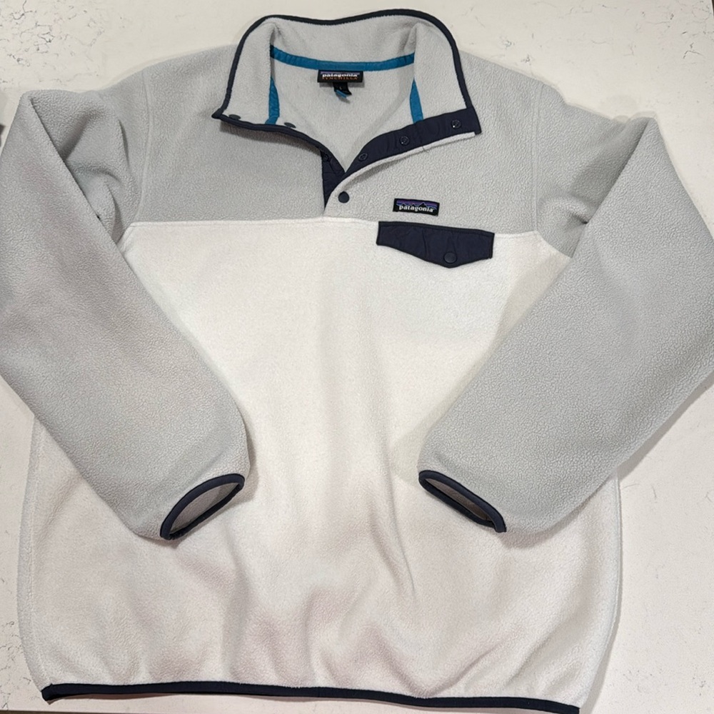 Patagonia Synchilla Size L
White Grey EUC